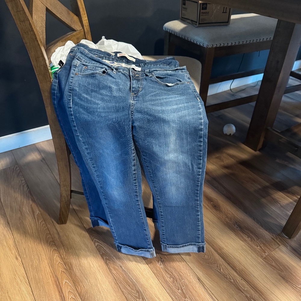 Two pairs of Levi Strauss mid-rise capri